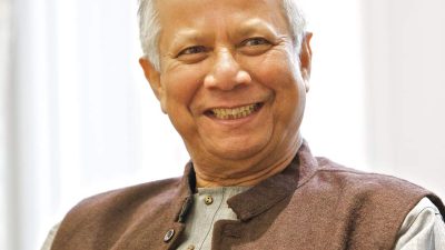 ড, ইউনুসের দায়িত্বের প্রশংসা ছড়িয়ে পড়েছে সারা দেশে। সাধারণ মানুষ মনে করে দেশের এই ক্লান্তি লগ্নে ড, ইউনুস দায়িত্ব না নিলে দেশের চলমান পরিস্থিতি আরও বেশি সৃষ্টির মাধ্যমে দেশের জনগণকে গ্রহ যোদ্ধের মতো ঘটনা ঘটে যাওয়ার সম্ভাবনা ছিলো। মোঃ আবুল হাসেম সভাপতি বাংলাদেশ সর্বজনীন দল কেন্দ্রীয় কমিটি।