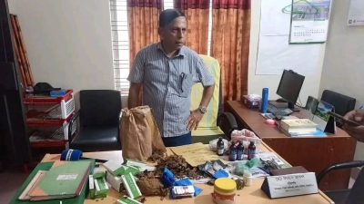 মাদকের অফিসে মিলল মাদক-দেশীয় অস্ত্র