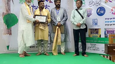 "পাতা প্রতাশ - রঙধনু" সেরা লেখক সম্মাননায় ভূষিত হলেন কবি সোমের কৌমুদী