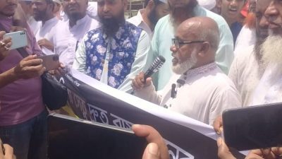 পটুয়াখালী জেলা গলাচিপায় রামনাবাদ নদীর উপর অতি দ্রুত সেতু নির্মাণের দাবিতে মানববন্ধন
