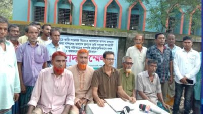 নওগাঁর মহাদেবপুরে সংখ্যালঘু হিন্দু সম্প্রদায়ের জমি জবরদখল চেষ্টার প্রতিবাদে সংবাদ সম্মেলন