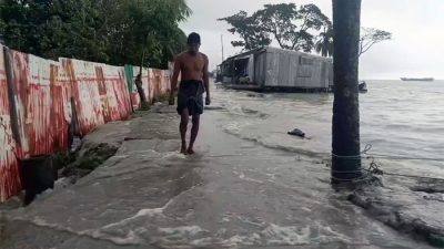 দক্ষিণাঞ্চলে অরক্ষিত বেড়িবাঁধ, আতঙ্কে উপকূলবাসী