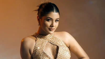 ‘মন বদল’ নাটকের আইটেম গানে মডেল ও অভিনেত্রী মুমতাহিনা টয়া