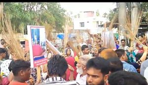 দিনাজপুরে প্রশাসনের ভূমিকা প্রশ্নবিদ্ধ, ঝাড়ু মিছিল ও স্মারকলিপি পেশ