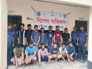দিনে সেনাবাহিনী-র‌্যাব-পুলিশের চিরুনি অভিযানে আটক