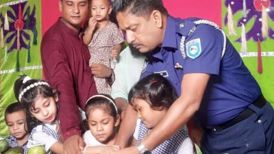 হিলিতে বাংলাহিলি ড্রিমল্যান্ড স্কুলে ফল উৎসব অনুষ্ঠিত
