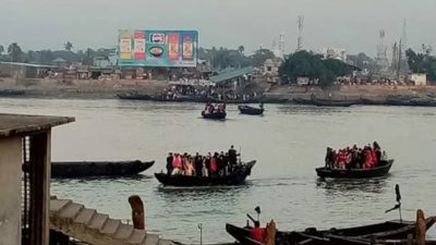 খুলনা রূপসা ঘাটে টোলের টাকা আত্মসাৎ এর অভিযোগ
