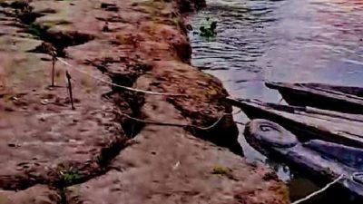 নদী ভাঙ্গন আতংকে দিশেহারা চাতলপাড়বাসী