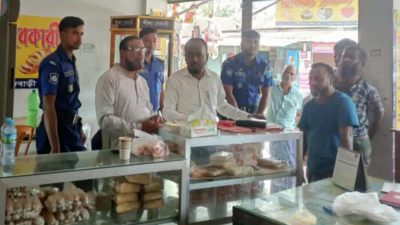 রাজবাড়ীর বাণীবহ বাজার তদারকিতে শিলা বেকারিতে ভোক্তা অধিদপ্তরের অভিযান