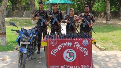 সীমান্তে ১৪১ বোতল ভারতীয় ফেন্সিডিল এবং ০১টি মোটরসাইকেল আটক