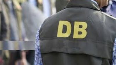 মাদক ব্যবসায়ীদের গুলিতে ছোড়া আহত ২ ডিবি পুলিশ
