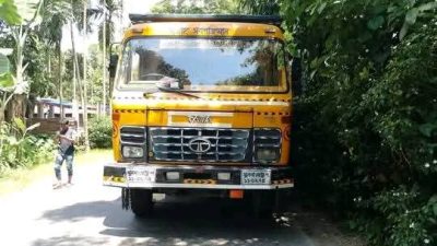 ট্রাক ও মোটরসাইকেলের মুখোমুখি সংঘর্ষে প্রাণ গেল দুই যুবকের