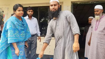 পাঁচবিবিতে এতিমখানা ও চামড়া ব্যবসায়ীদের মাঝে বিনামূল্যে লবণ বিতরণ