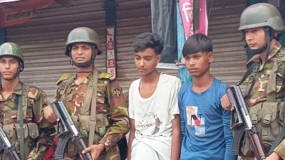 ভালুকায় খেলনা পিস্তল দেখিয়ে দোকানে চাঁদাবাজি,আটক ২