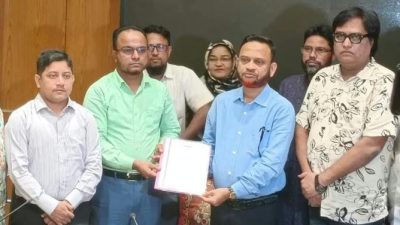 চাঁদাবাজি বন্ধের দাবিতে ক্লিনিক মালিকদের স্মারকলিপি প্রদান
