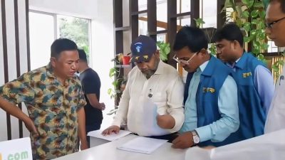 সড়ক বিভাগের জায়গা দখল করে বাণিজ্যিক ভবন, হটলাইনে অভিযোগ পেয়ে খাগড়াছড়িতে দুদকের অভিযান