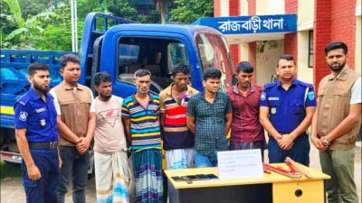 রাজবাড়ীতে ৩৬ ঘণ্টার অভিযানে আন্তঃজেলা ডাকাত চক্রের ৫ সদস্য গ্রেফতার