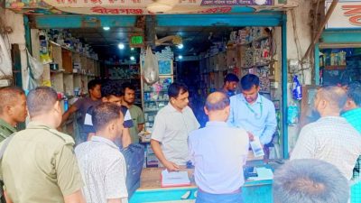 মেয়াদ উত্তীর্ণ ঔষধ রাখার অভিযোগে বীরগঞ্জে ৪টি ফার্মেসীতে ভ্রাম্যমাণ আদালতে জরিমানা