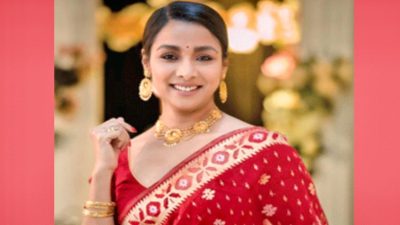 নিউইয়র্কে অভিনেত্রী রুনা খান