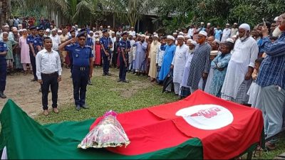 চিলমারীতে রাষ্ট্রীয় মর্যাদায় বীর মুক্তিযোদ্ধা লুৎফর রহমানের দাফন সম্পন্ন