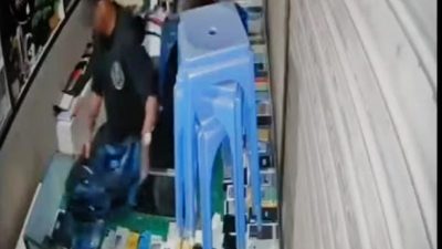 ময়মনসিংহে মোবাইল ফোনের দোকানে ডাকাতি, ৬০ লাখ টাকার মোবাইল ও ১০ লাখ নগদ টাকা লুট