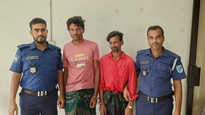 গজারিয়ায় দুই নৌ চাঁদাবাজকে আটক করে পুলিশে দিল জনতা