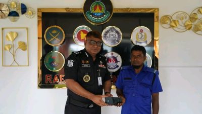 ময়মনসিংহ র‌্যাব-১৪, উদ্ধারপূর্বক মোবাইল ফোন প্রকৃত মালিকের নিকট হস্তান্তর