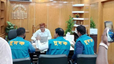 ময়মনসিংহে জেলা নির্বাচন কর্মকর্তার কার্যালয়ে দুদকের অভিযান