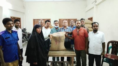 গাবতলীর দূর্গাহাটা ইউনিয়ন পরিষদে ভিডব্লিউর চাল বিতরণ