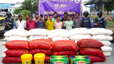 অবৈধভাবে পাচারকালে ১৩ জন পাচারকারীকে আটক
