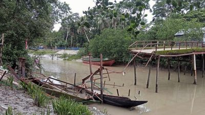 মোরেলগঞ্জে ব্রিজ ধসে নৌকায় ঘুমন্ত ব্যবসায়ীর মৃত্যু