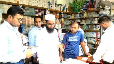 লক্ষ্মীপুরে ভ্রাম্যমান আদালতে অভিযান চালিয়ে ফার্মেসীতে জরিমানা  