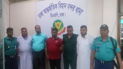 কুখ্যাত প্রতারক কামাল হোসেন গ্রেপ্তার: জিপিডিএল, মালিক এখন কোটি পতি, নিজস্ব প্রতিবেদন : ২৫ জুন ২০২৫ - বহু প্রতারণা মামলার আসামি এবং জেনারেশন প্রপার্টিজ অ্যান্ড ডেভেলপারস লিমিটেড (জিপিডিএল) এর মালিক কামাল হোসেনকে আজ সকাল ১১টায় উত্তরা এক নম্বর সেক্টরের রোড ৭, হাউজ ১৯ থেকে গ্রেপ্তার করেছে বিমানবন্দর থানা পুলিশ। বিমানবন্দর থানার ভারপ্রাপ্ত কর্মকর্তা (ওসি) তাসলিমা আক্তার তাকে গ্রেপ্তার করেন। কামাল হোসেনের বিরুদ্ধে অভিযোগ, তিনি এ এম এল (AML) ব্যবসার আড়ালে হাজার হাজার মানুষকে নিঃস্ব করেছেন। তার বিরুদ্ধে একাধিক প্রতারণার মামলা বিচারাধীন রয়েছে। এই গ্রেপ্তারের ফলে দীর্ঘদিনের প্রতারণার শিকার ভুক্তভোগীদের মনে আশার সঞ্চার হয়েছে। উক্ত মামলার অভিযোগকারী মোসাঃ নুরুন্নাহার সুলতানা দীর্ঘদিন ধরে কামাল হোসেনের প্রতারণার শিকার হয়ে আসছিলেন। তার অভিযোগের ভিত্তিতেই এই গ্রেপ্তার অভিযান পরিচালিত হয়। পুলিশ জানিয়েছে, কামাল হোসেনের প্রতারণার জালের বিস্তারিত তদন্ত চলছে এবং তার সহযোগী অন্য কোনো ব্যক্তি জড়িত আছে কিনা, তাও খতিয়ে দেখা হচ্ছে।