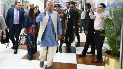 লন্ডন সফর শেষে দেশে ফিরলেন প্রধান উপদেষ্টা