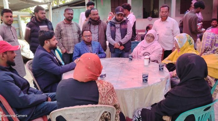 রাজবাড়ী-২ আসনে ভোটারদের দ্বারে দ্বারে যাচ্ছেন বিএনপি প্রার্থী হারুনের সহধর্মিণী